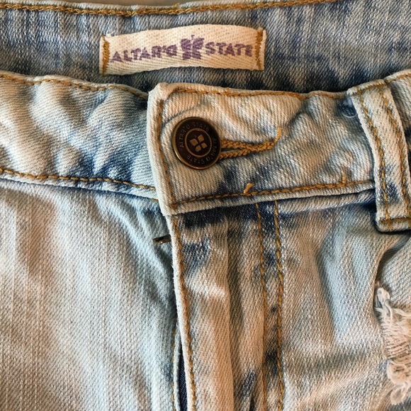 High-Waisted Shorts Size 28 - Picture 4 of 4